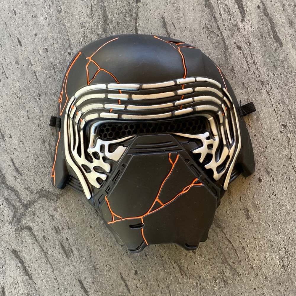 Star Wars Kylo Ren Accessories Play Set Medium - Picture 3 of 3